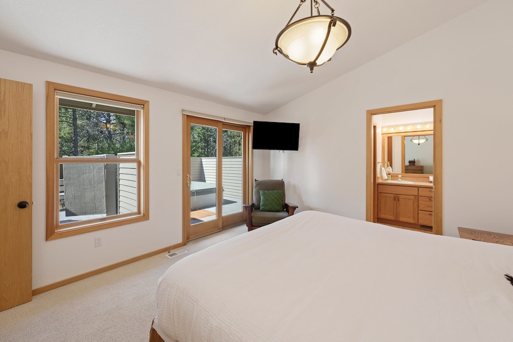 15 Lassen Ln 4 Bedroom Home