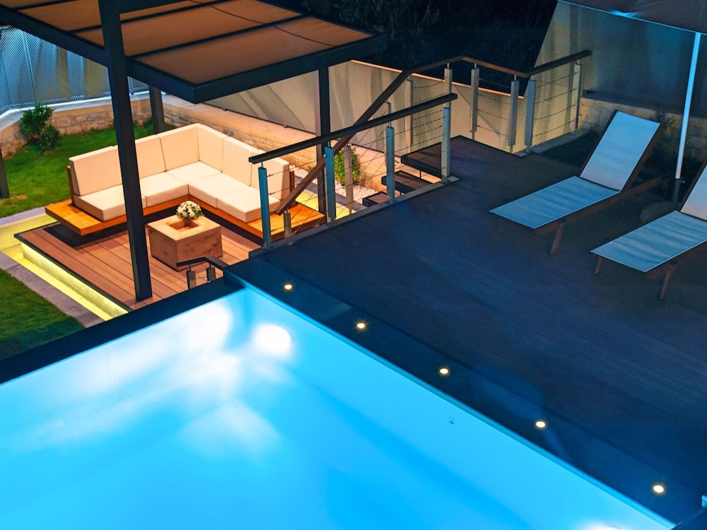 2 new Villas With Heated Pool, Rent Separately or Together at Kournas Lake photo 5
