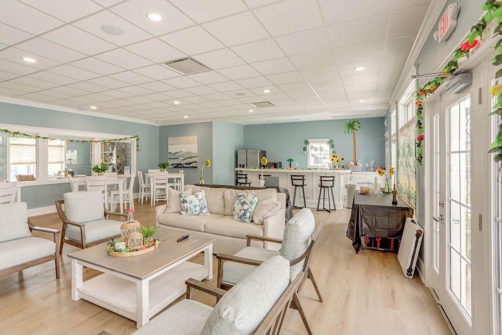 Furnished Screened Porch: Baypoint Resort Home!