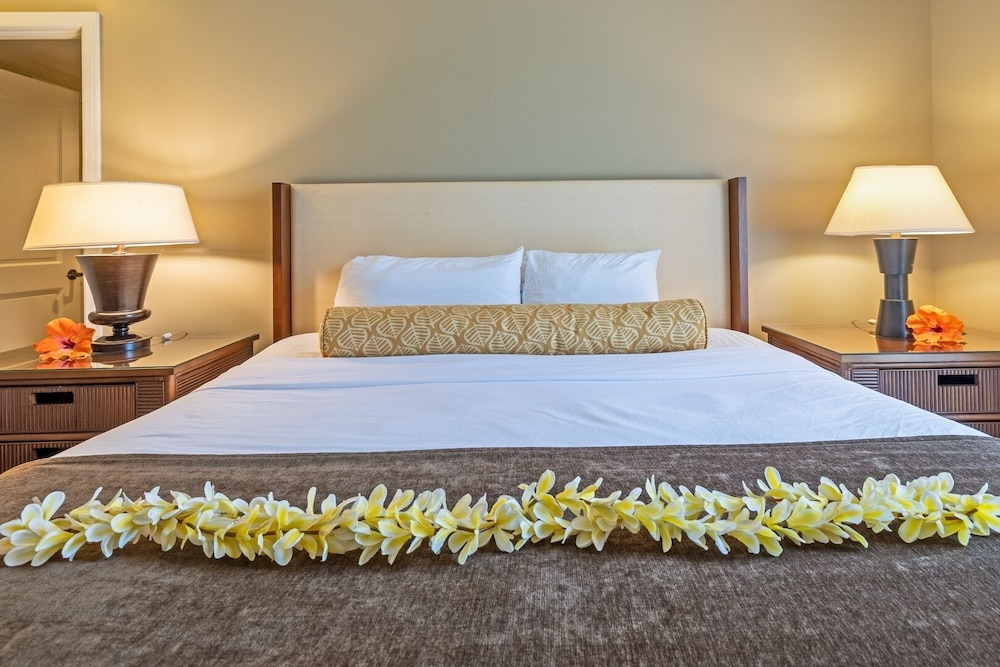 Honua Kai-konea #539 2 Bedroom Condo by RedAwning