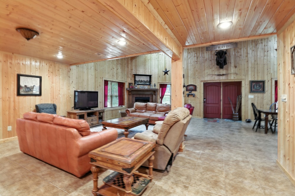 Secluded Mountain Retreat With Stunning Views 4 Bedroom Home