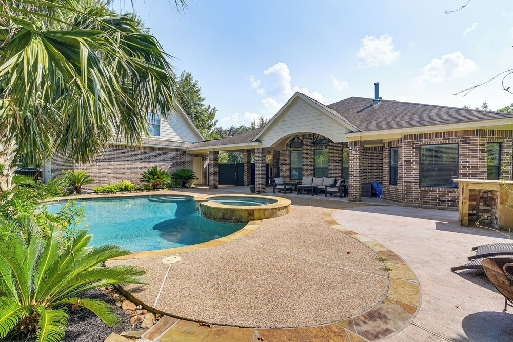 Pool & Hot Tub: Family-friendly Houston Area Home!