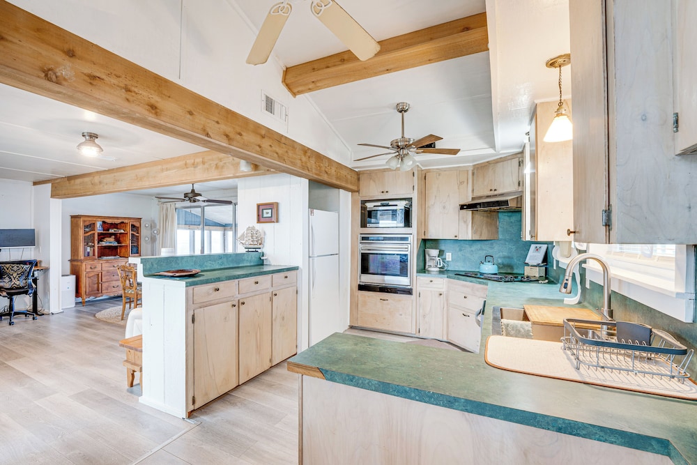 Gulf Coast Cottage w/ Beach Access: Fish & Paddle!
