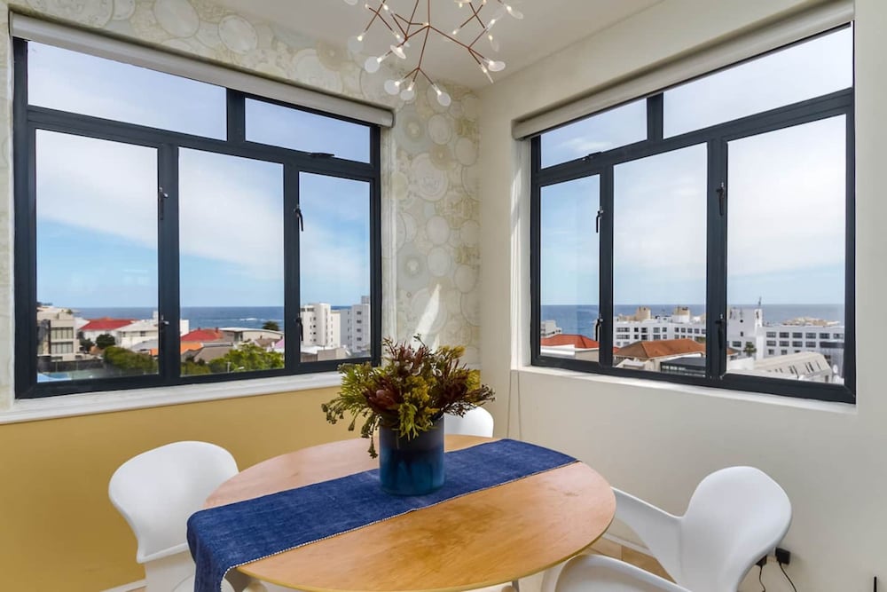 2 Bed Bantry Bay City and Sea View 100m to Beach