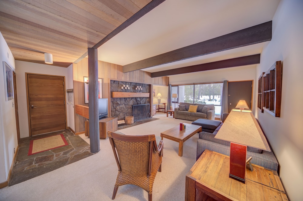 Meadow House #70 by Village Properties at Sunriver view 2