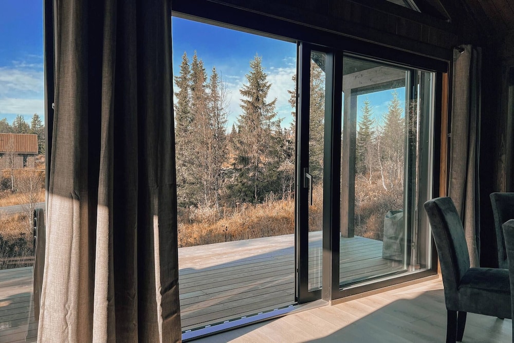 Modern Mountain Cabin - Outdoor Hot Tub - 8 Beds