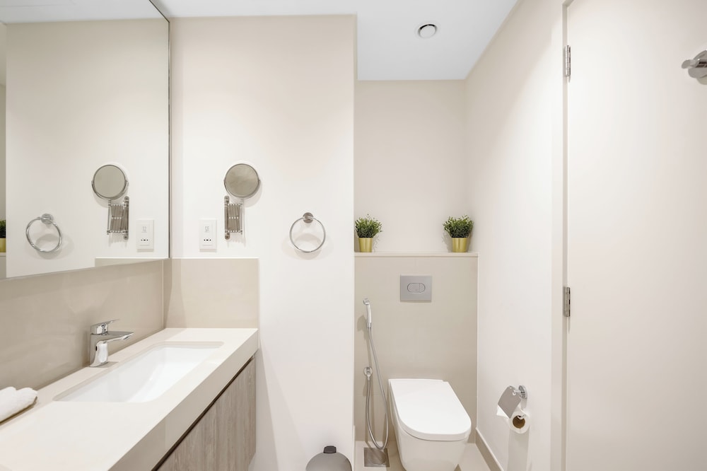 Durrani Homes - Majestic 4BR at Downtown
