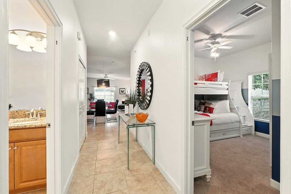 Vibrant 5BR Family Retreat in Storey Lake!