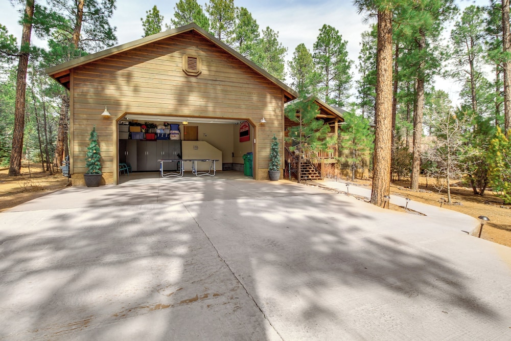 Outdoor Oasis: Family-friendly Cabin in Show Low!
