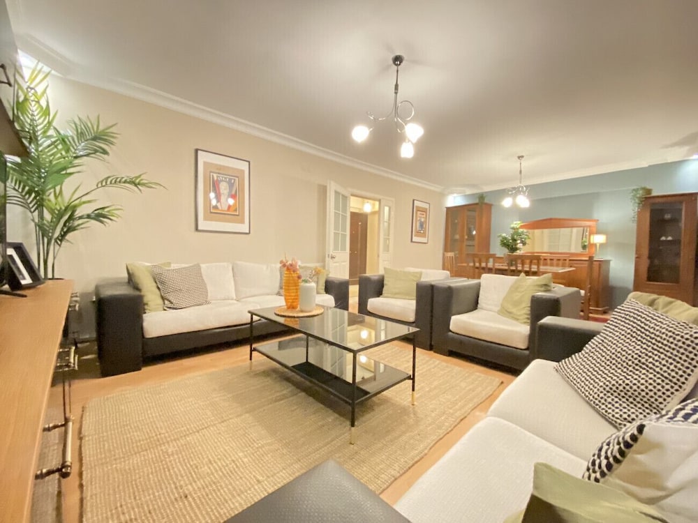 Missafir Sleek Flat in Nisantasi With Terrace
