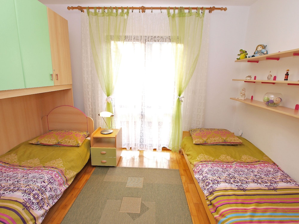 Apartment 946