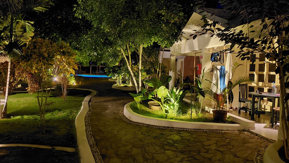 Afreeka Beach Hostel & Music Bar