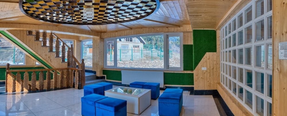 Xenious White House Eco Resort