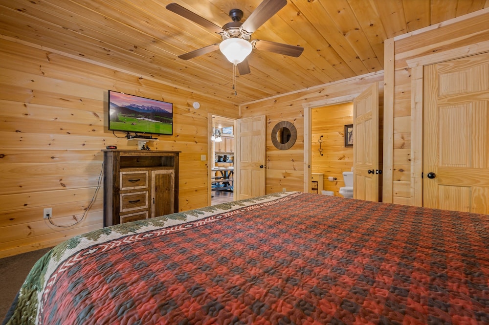 Bear Necessities - 3 Bedrooms, 3 Baths, Sleeps 10 3 Cabin by RedAwning view 3