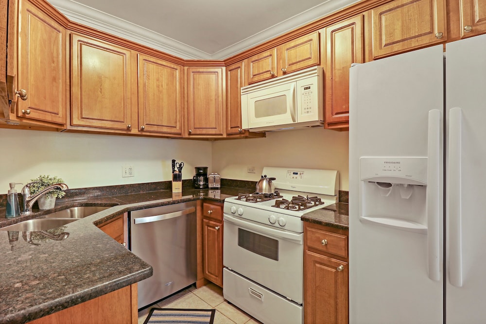 Chic 2BR Near Irving Park - Cullom D3
