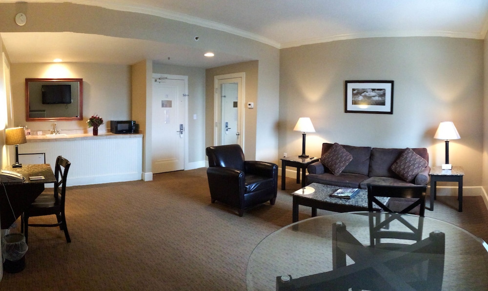 Lawrence Vacations - The Eldridge Hotel - Property Image 3