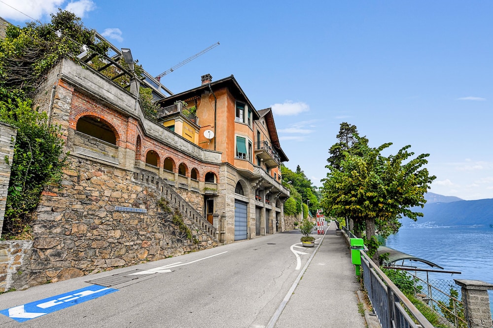 Villa Matilde Lake Front