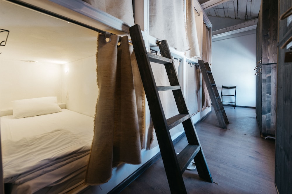 Keds Hostel & Coffee house