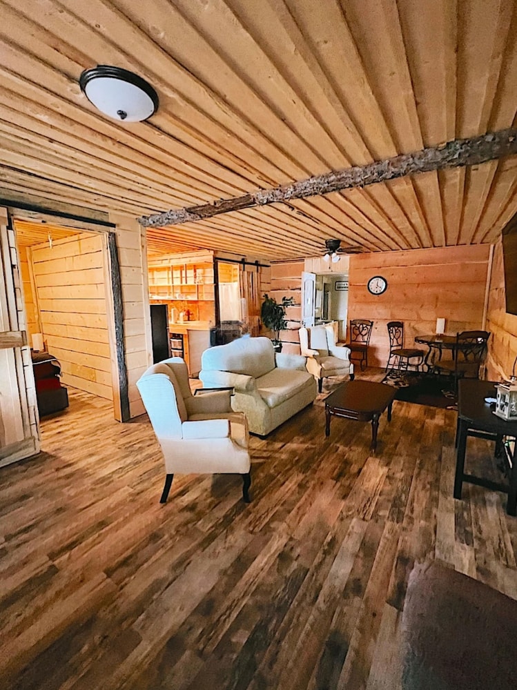 Birch Glen Hotel