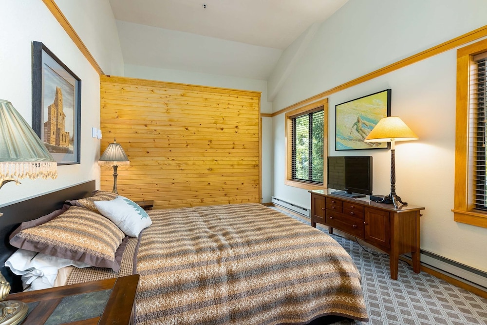 Keystone Ski Resort CO - Slopeside Lodging