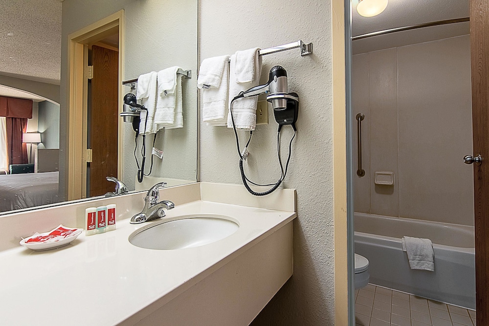 Americus Vacations - Econo Lodge - Property Image 2