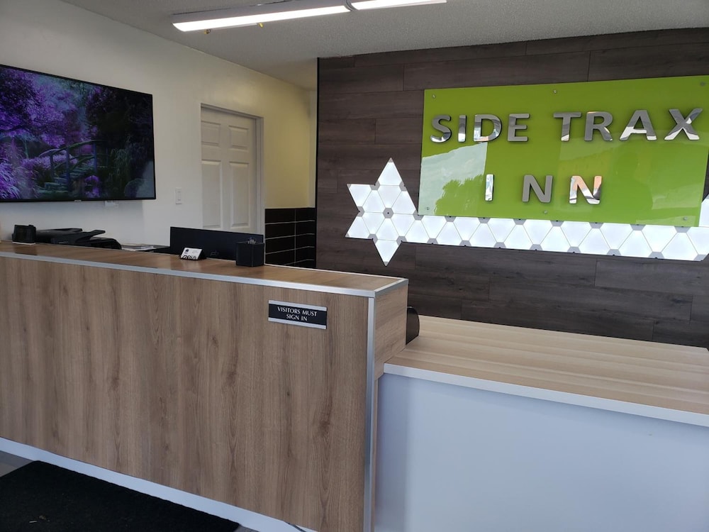 Side Trax Inn