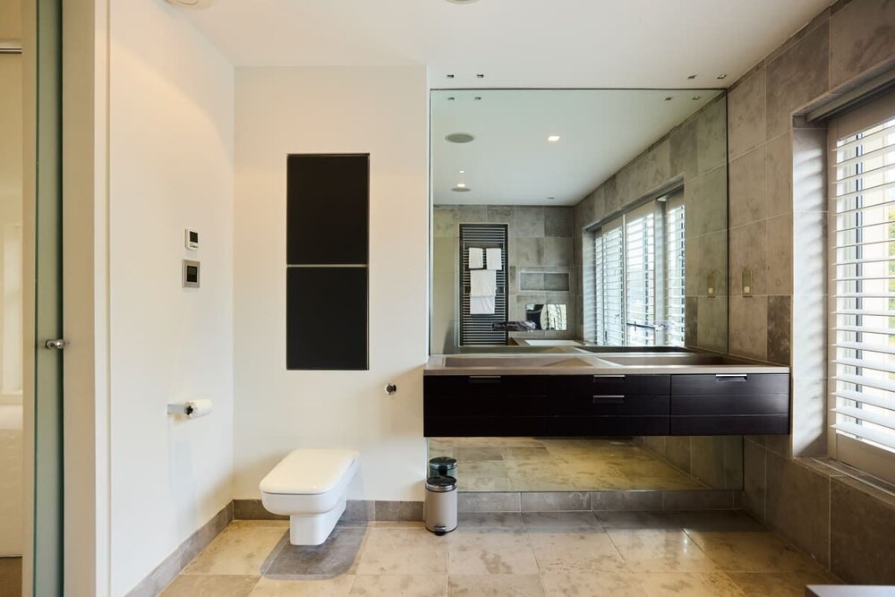 The Hampstead Garden Hideaway - 5bdr Home With Pool and Garden