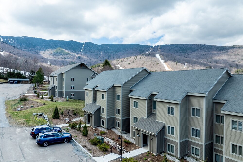 100 Snow Creek 2 Bedroom Condo