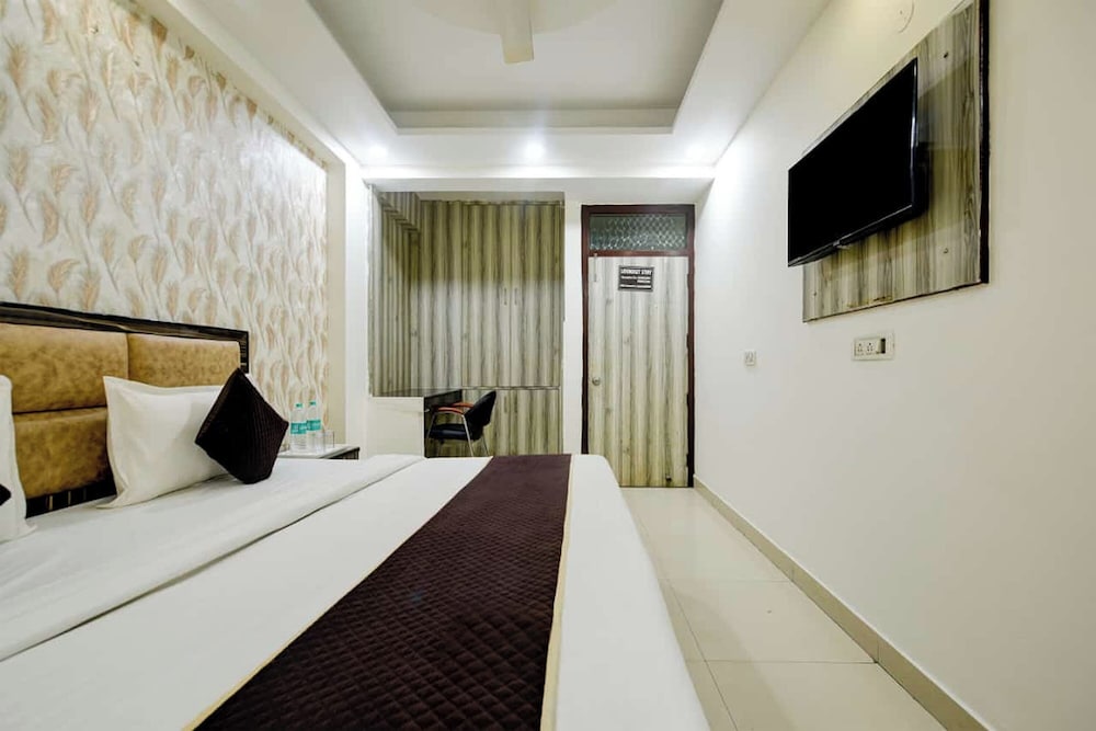 Hotel Lookout Stay Delhi IGI Airport