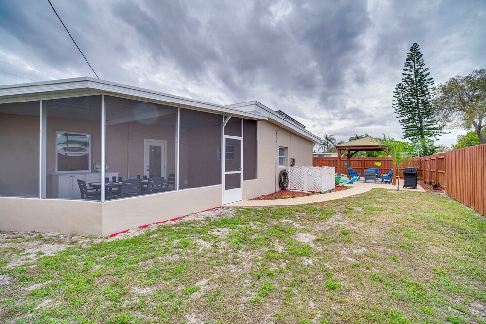 Lanai, Grill & Outdoor Pool: Melbourne Duplex!