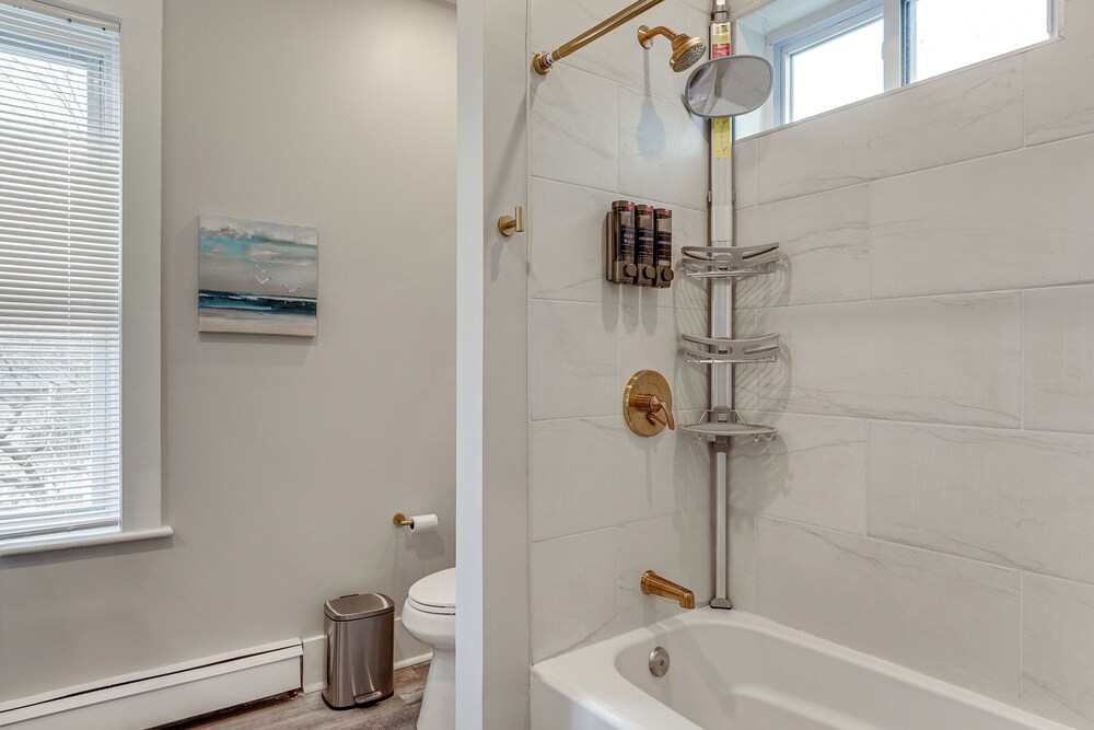 1 Mi to Dtwn: Pet-friendly Providence Apt w/ Yard