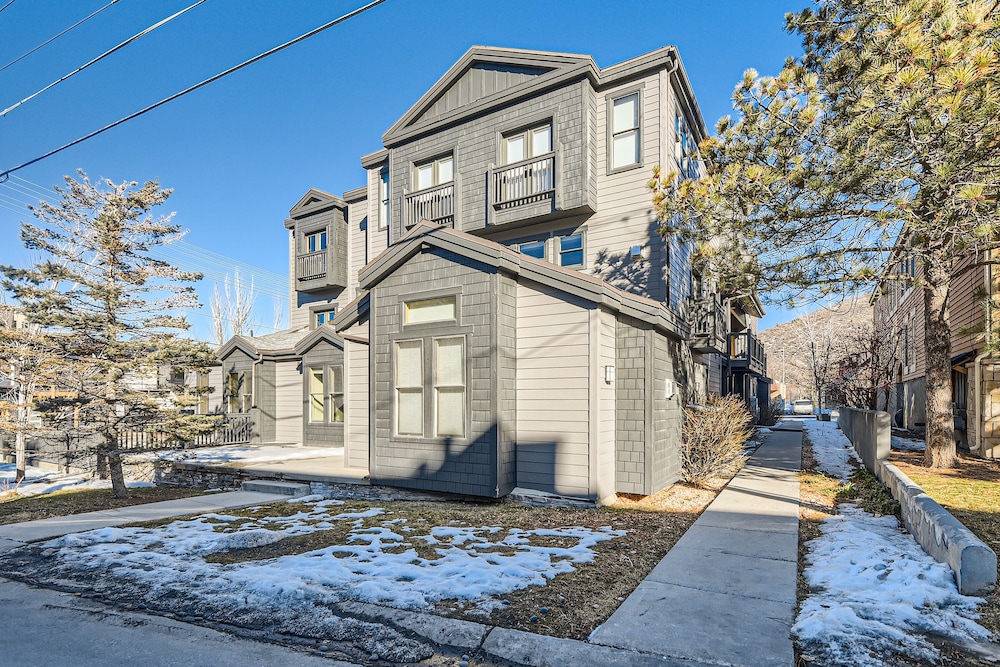 Moose Lodge Retreat In Park City! Walk To The Slopes! 2 Bedroom Condo by RedAwning view 4