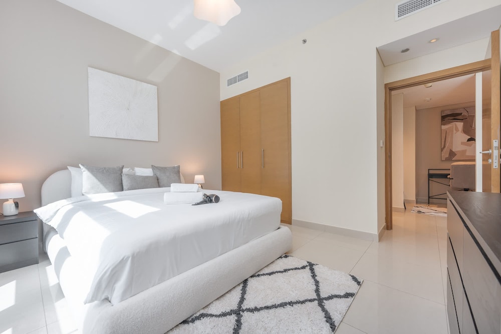 1 Bedroom and Situated Near Burj Khalifa and Dubai Mall