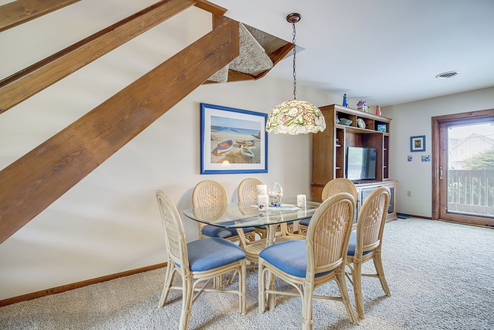 Ocean City Getaway w/ Balcony, Steps to Boardwalk!
