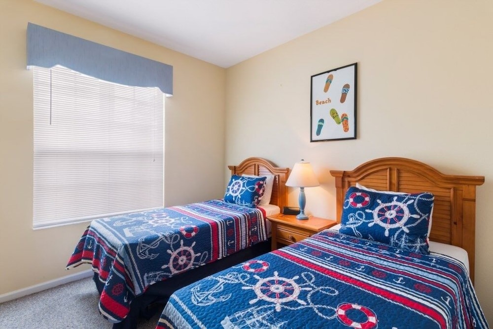 Modern Villa W/ South-facing Pool, Spa & Game Room Near Disney 3 Bedroom Villa