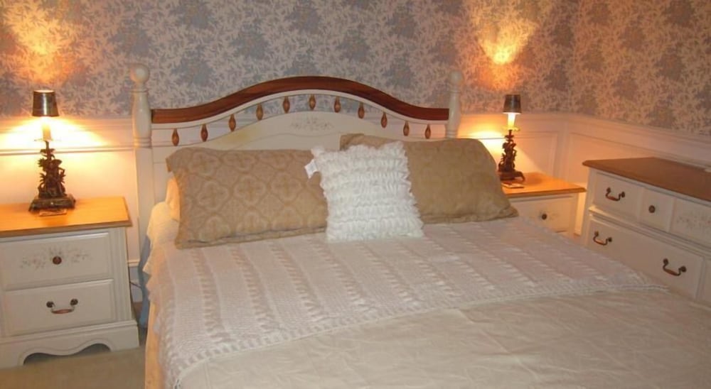 Elegant Cabbagetown - Image 2