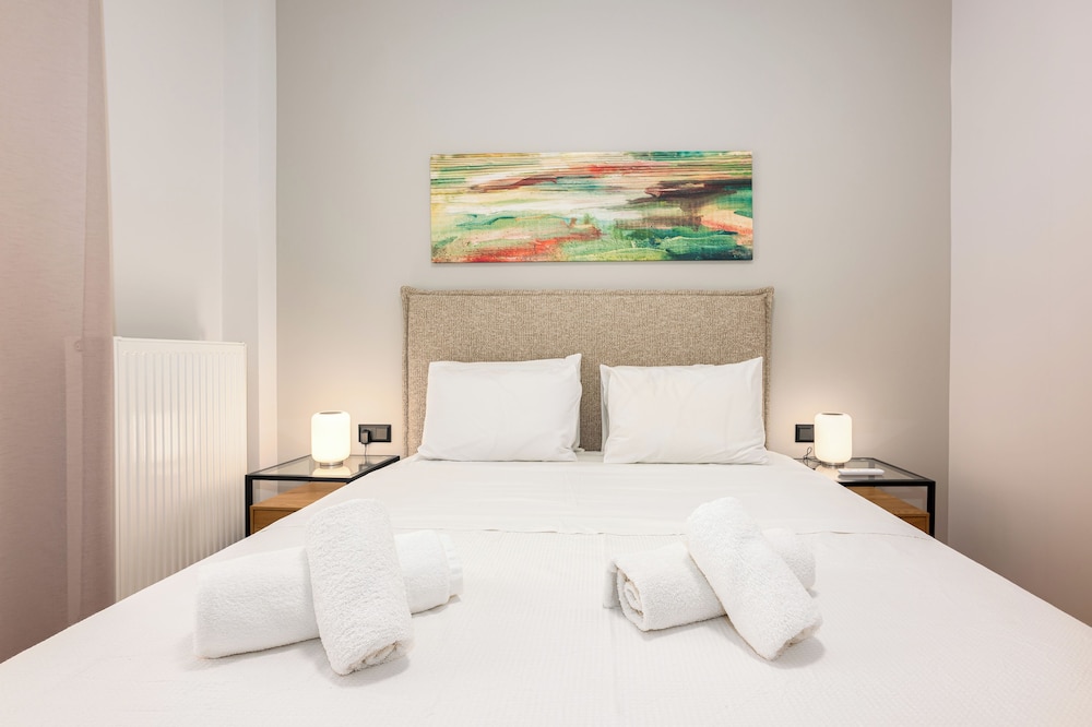 Stylish 2BR flat near hospital & metro