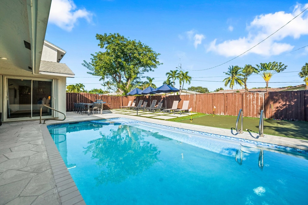 Spacious 6BR Beach Getaway w/ Heated Pool