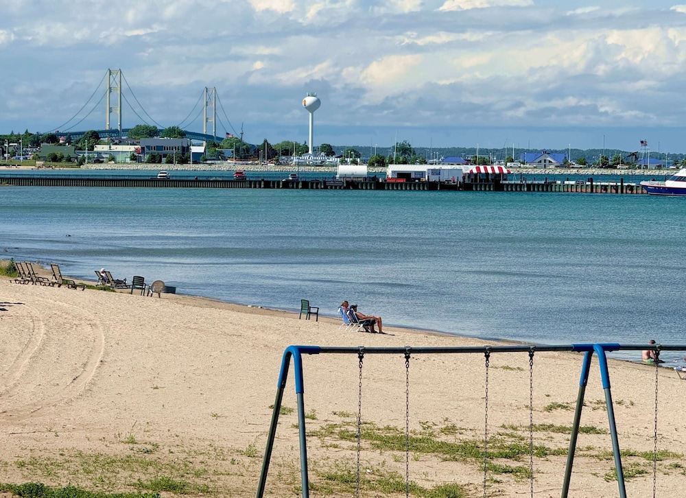 Lake Cottage at Beachcomber of Mackinaw