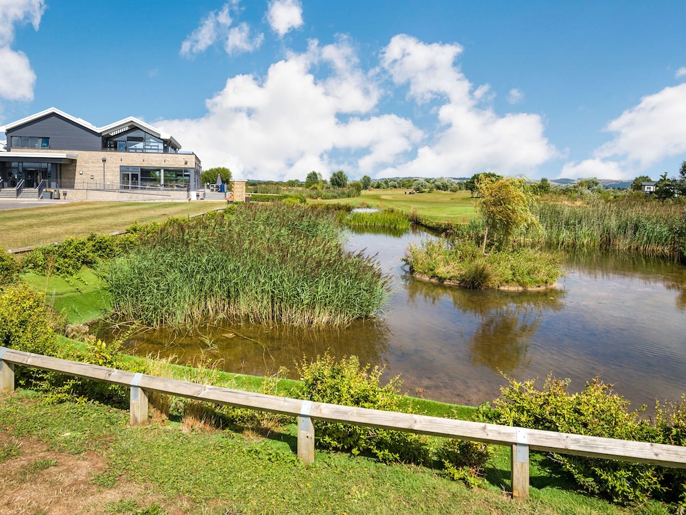 Number 8 Lakes View
