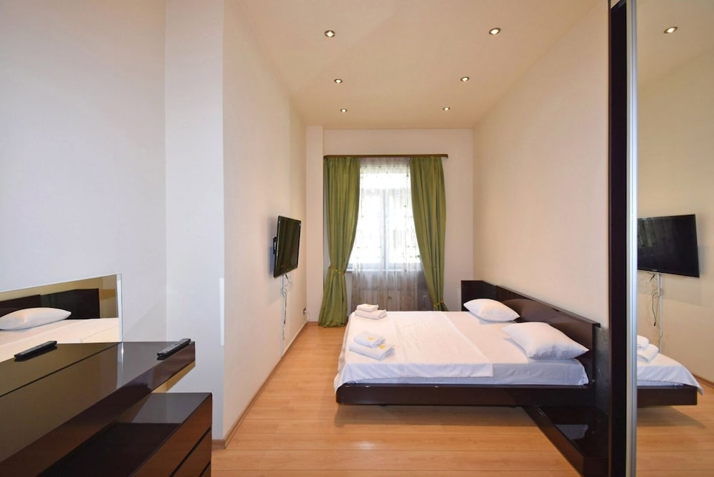 Spacious Apartment by Luxe Group TT606