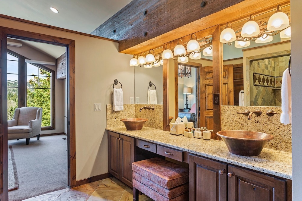 Stag Lodge at Deer Valley Resort - Three Bedroom Residence with Spa #13 3 Condo