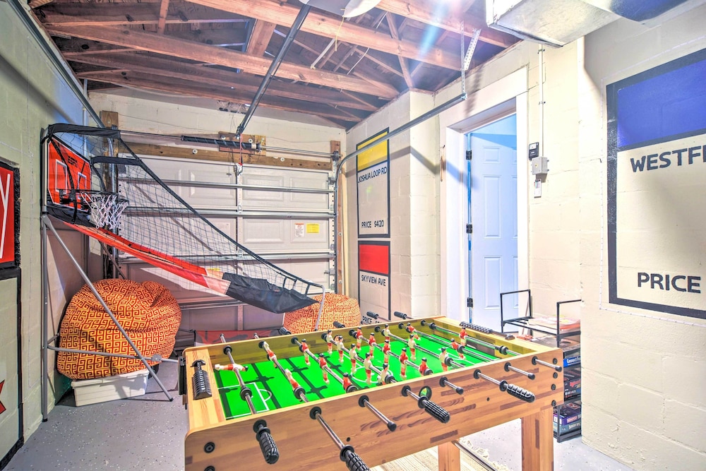 Family-friendly Clearwater Home w/ Game Room!