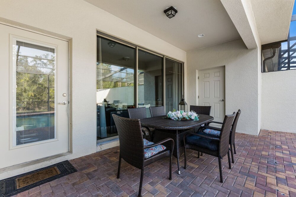 Luxury 5bdr House w Pool - 8863