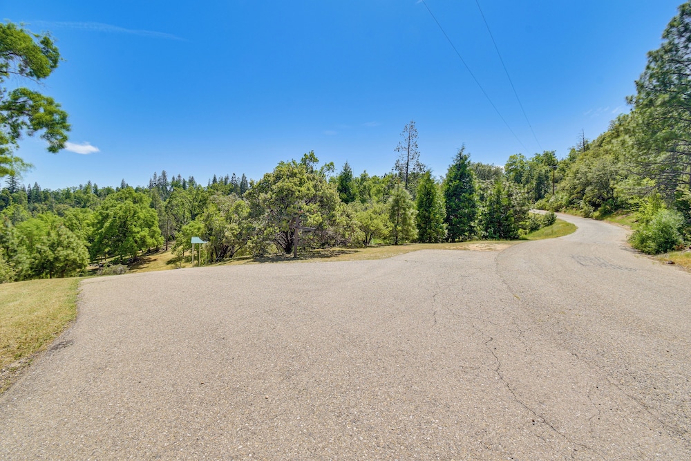 Hike, Boat & More: Home w/ Hot Tub in North Fork!