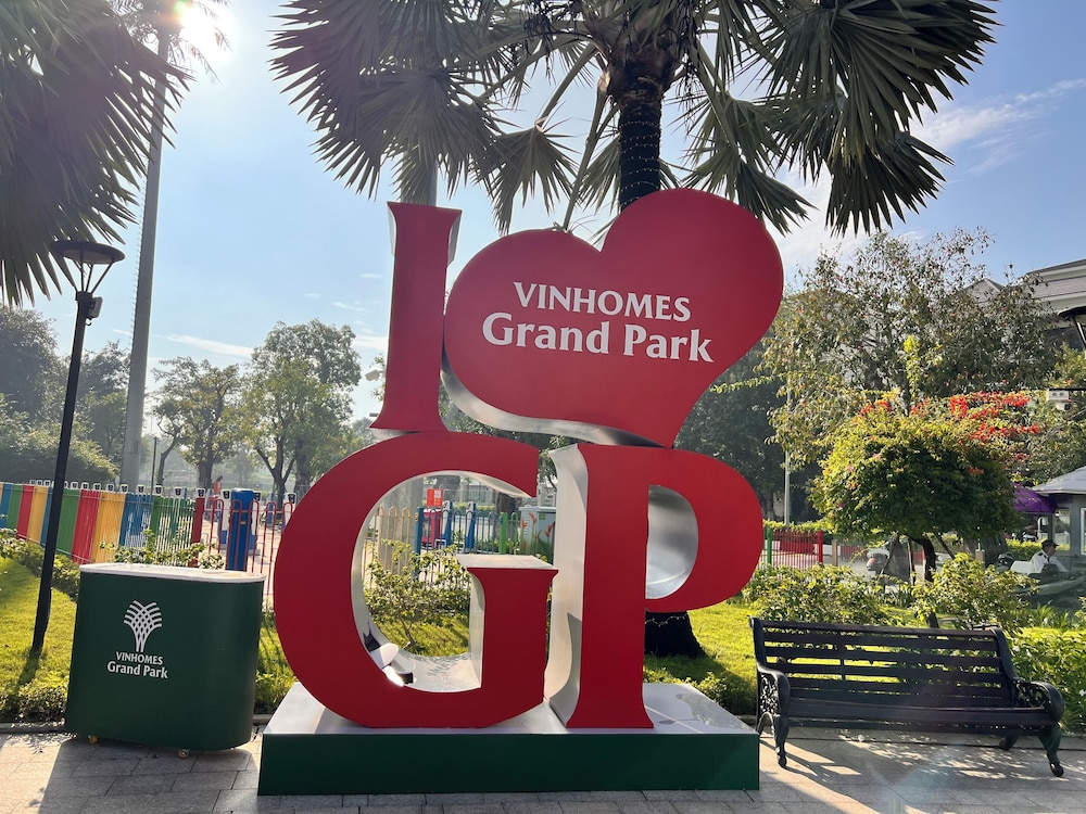Vinhomes Grand Park-Masterise Center