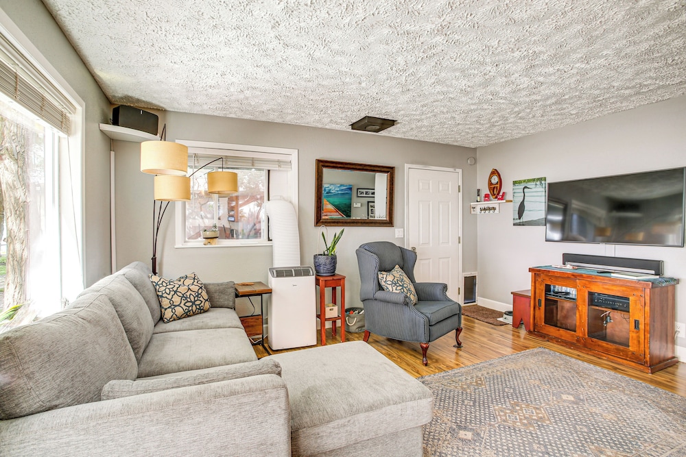 Hot Tub, Deck & Mtn Views: Nine Mile Falls Duplex