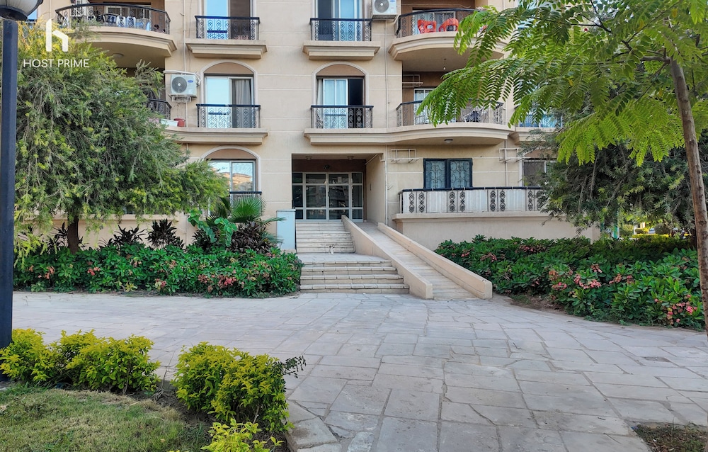 Grand Stay Apartment in Rehab City