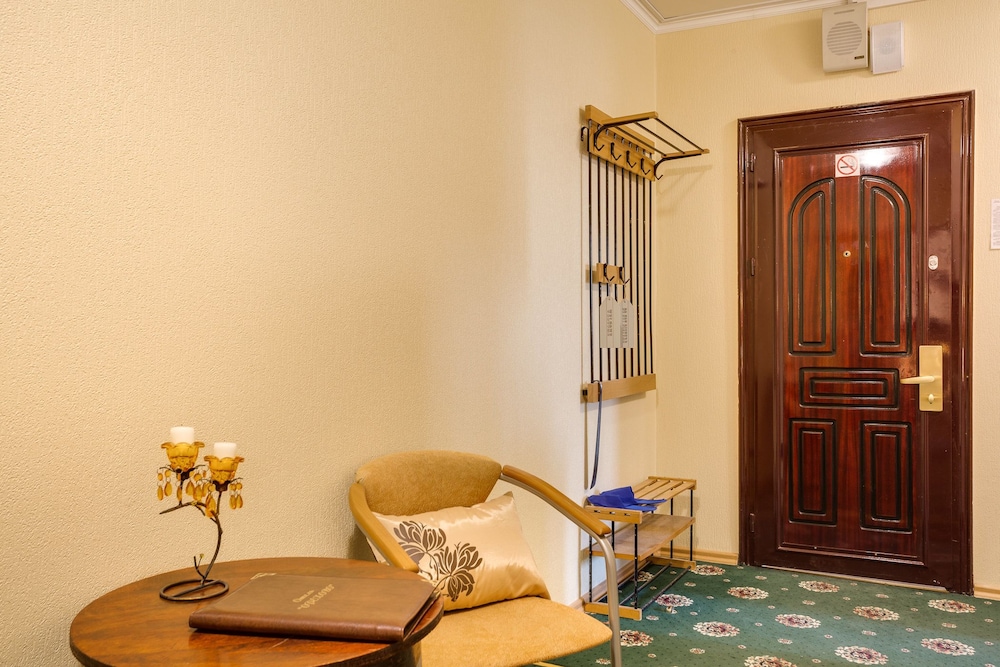 #513 OREKHOVO APARTMENTS with shared bathroom