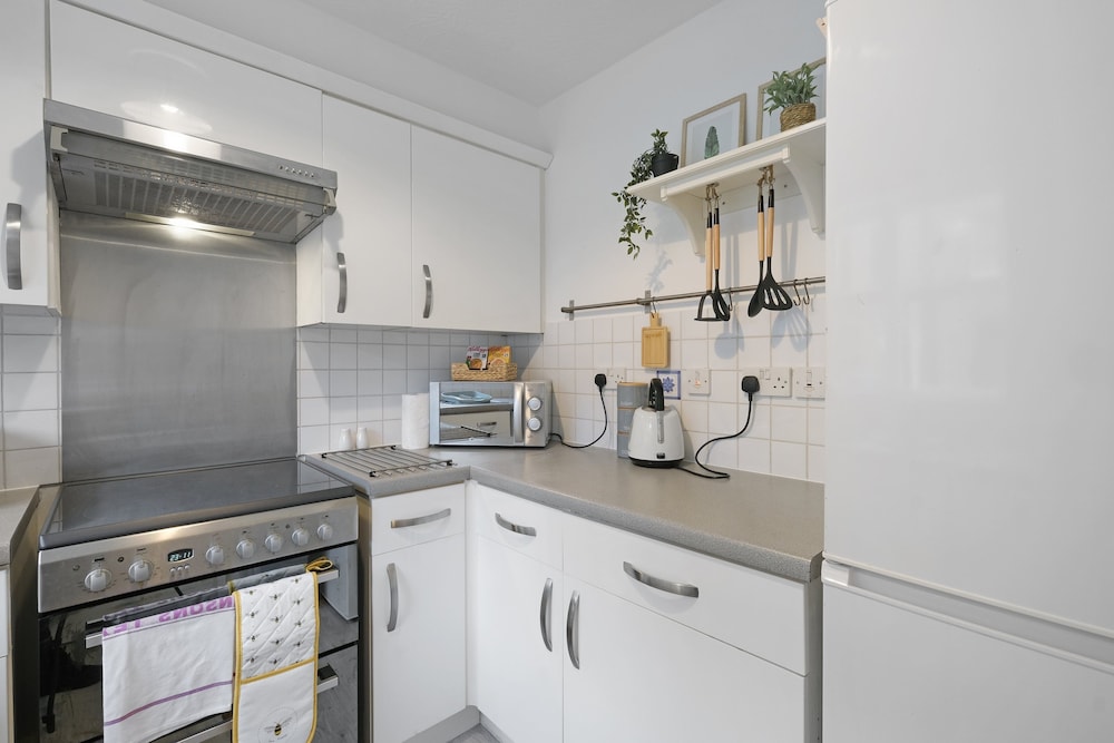 Charming 2 Bed 1Bath Apt -Transom Square